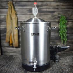 7.5 Gallon Anvil Bucket Fermentor